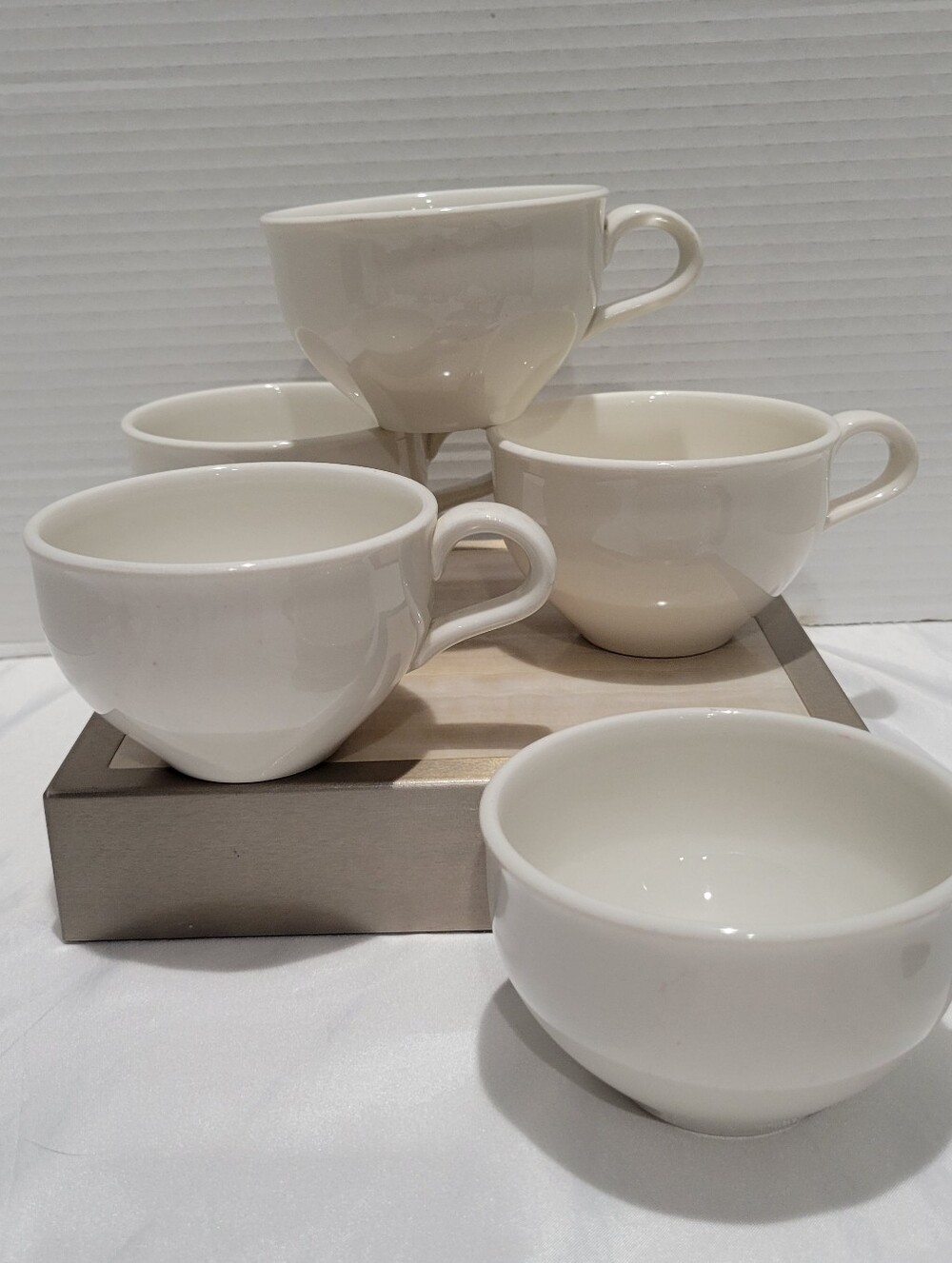 Iroquis casual china cups tea by Russell Wright Set Of 5 MCM off white
